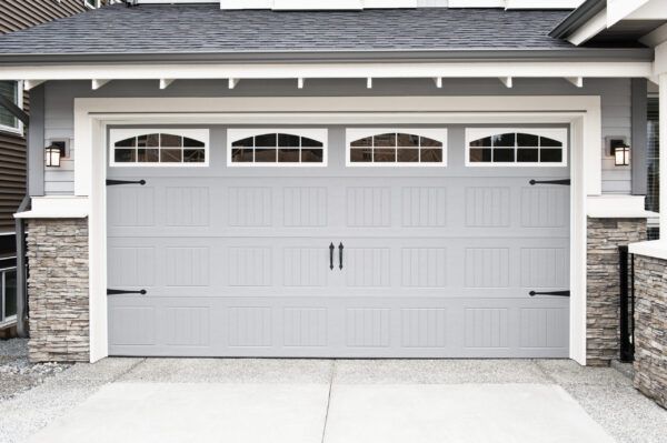 4 Garage Door Materials for High Wind Areas